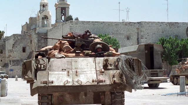 MangerSquareTanks2002