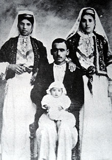 Familt photo, Deir Yassin 1927
